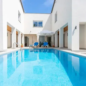 Villa Goldhome - New House With Private Heated Pool, Parking, Wifi, Games, Empuriabrava
